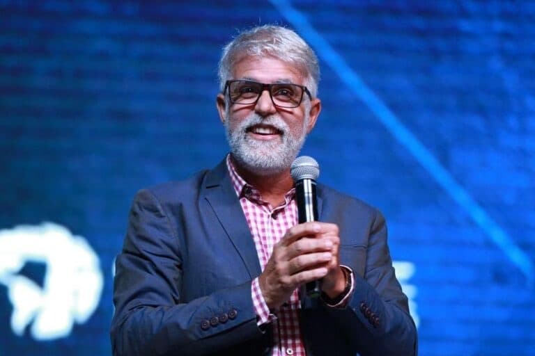 Famoso na internet, Pastor Cláudio Duarte se apresenta em Imbituba no próximo dia 14