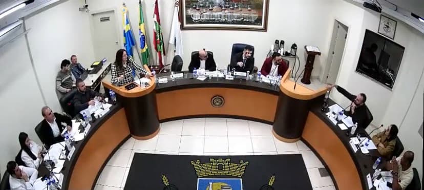 Vereadores de Capivari de Baixo decidem pelo arquivamento da CPI contra o prefeito