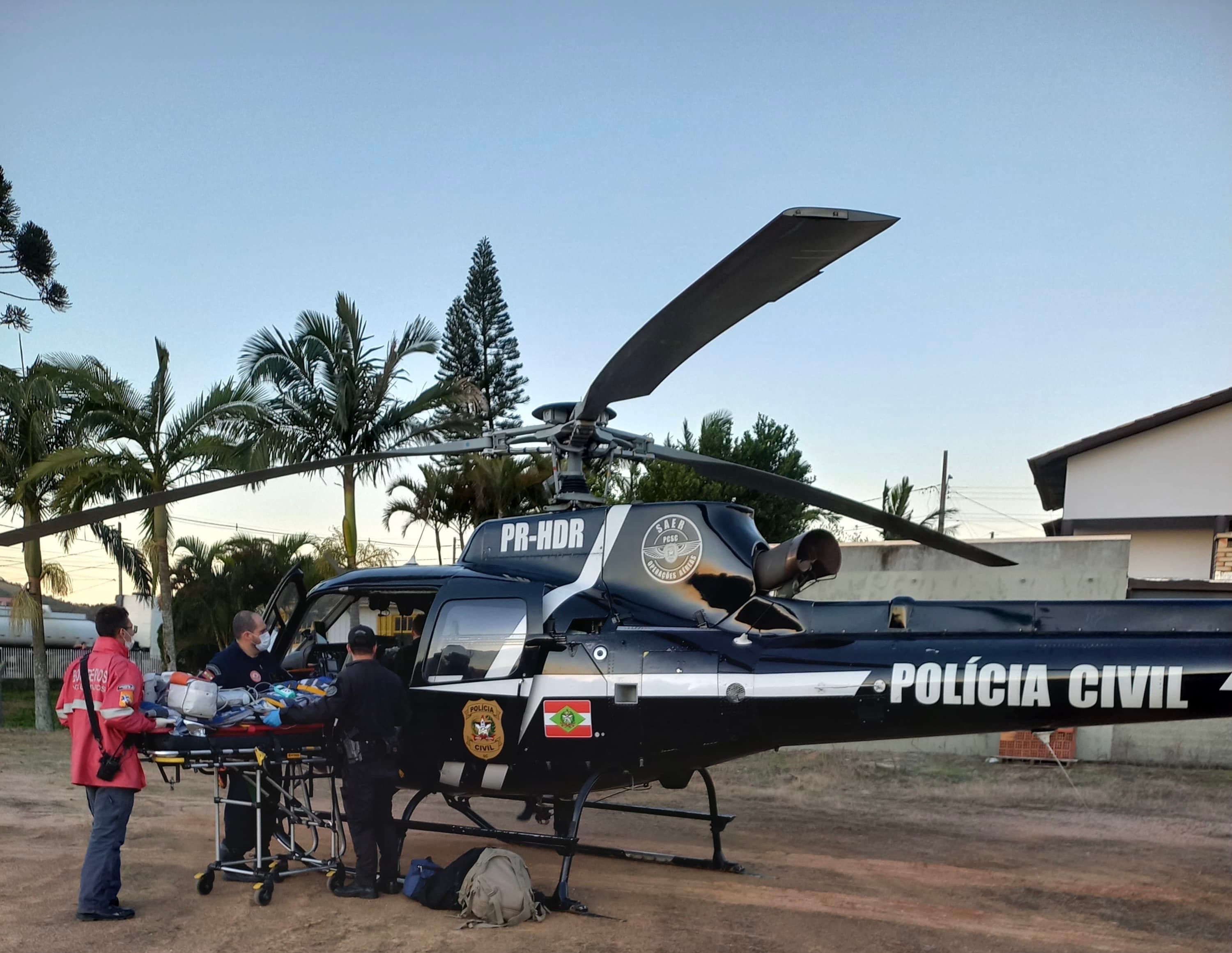 Criança sofre traumatismo cranioencefálico grave ao cair de sacada