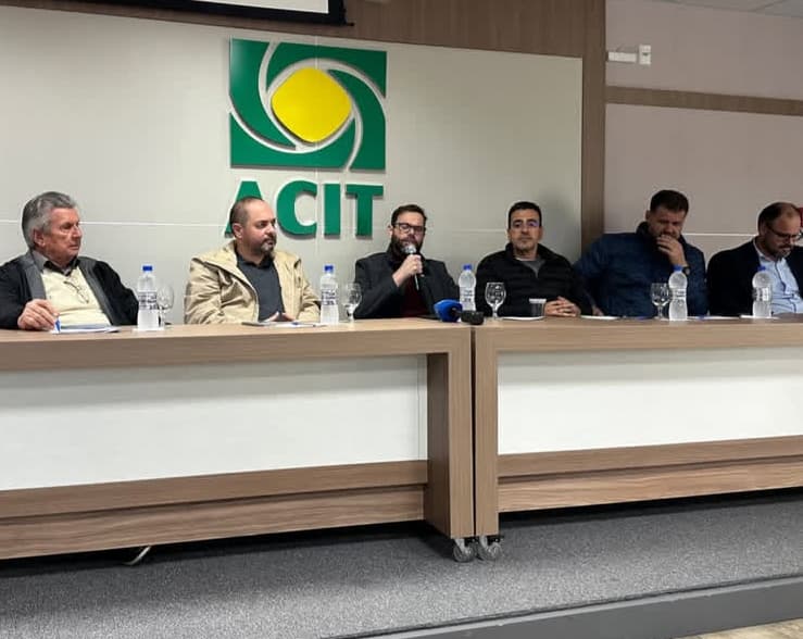 Em Tubarão, senador propõe que comitiva vá a Brasília cobrar solução para o Morro dos Cavalos