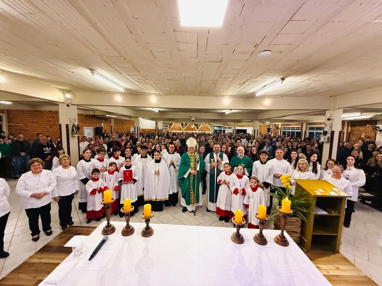 Bispo encontra milhares de fiéis durante visita pastoral na Paróquia da Passagem