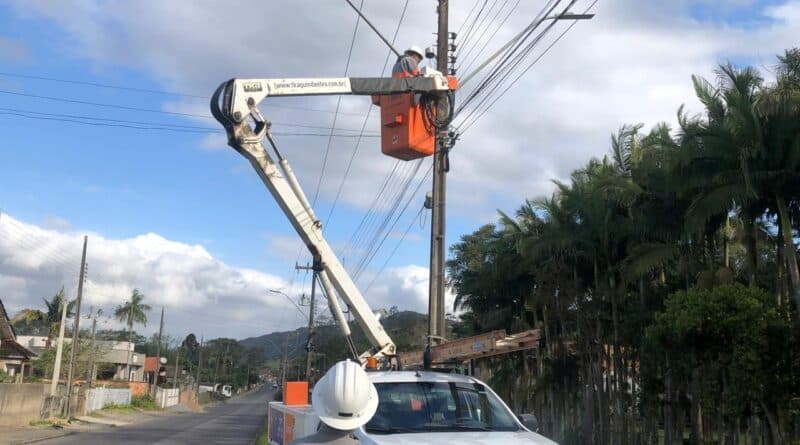 SC-390 recebe manutenção e novas luminárias de led