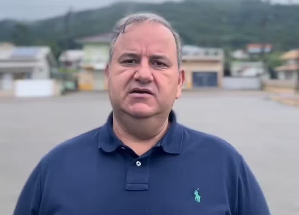 Justiça manda soltar Deyvisonn de Souza, ex-prefeito de Pescaria Brava