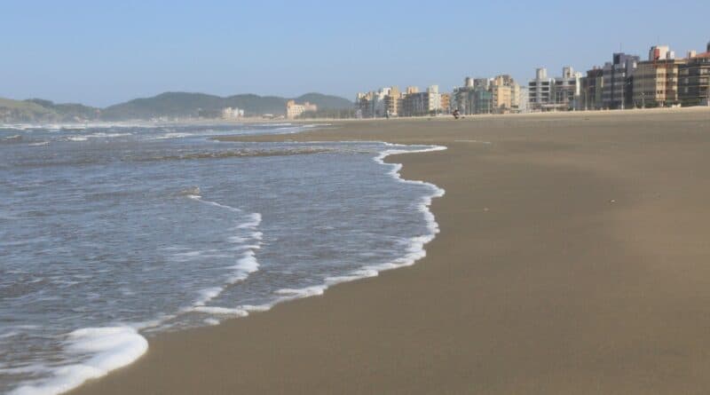 Com autorização da Flama, praias em Laguna passarão por limpeza
