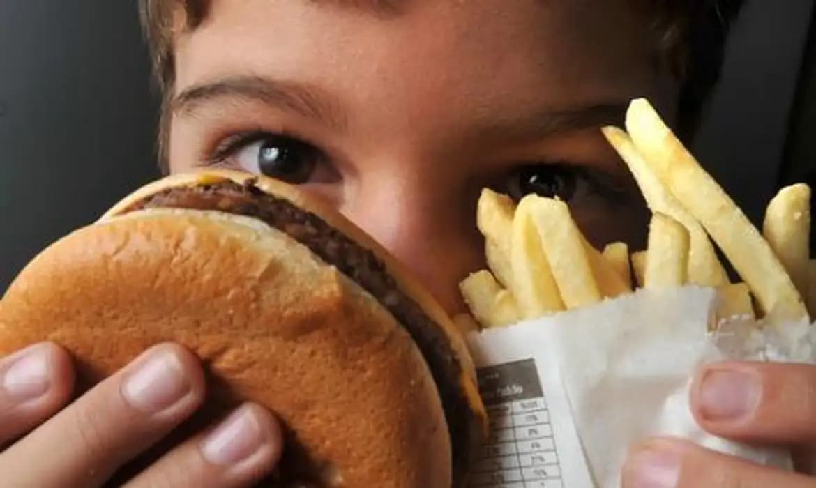 Obesidade infantil supera desnutrição pela 1ª vez
