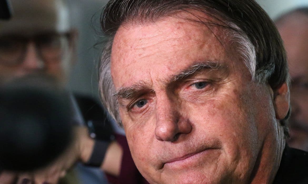 Jair Bolsonaro é condenado a 27 anos e 3 meses de prisão em regime fechado