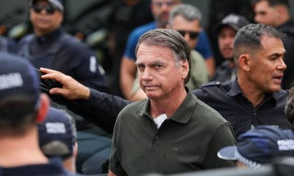 Laudo indica que Bolsonaro tem câncer de pele, diz médico
