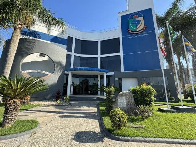 Vereadores de Capivari aprovam auxílio-alimentação de R$ 1,5 mil em benefício próprio