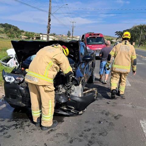 Colisão entre dois carros deixa idosas feridas em Jaguaruna