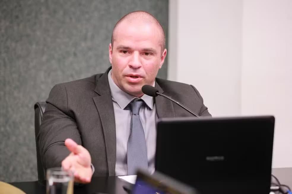 Deputado Jessé Lopes pede expulsão de prefeito de Laguna do PL