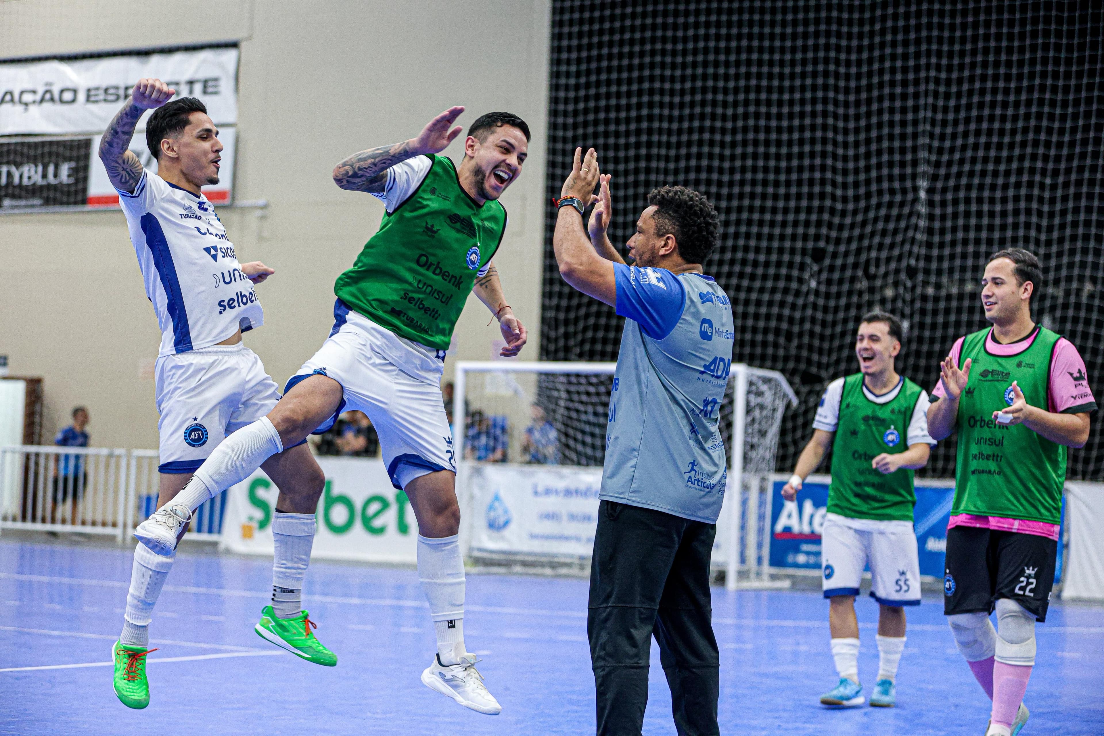CATARINENSE: Tubarão Futsal goleia o Joaçaba por 8 a 2