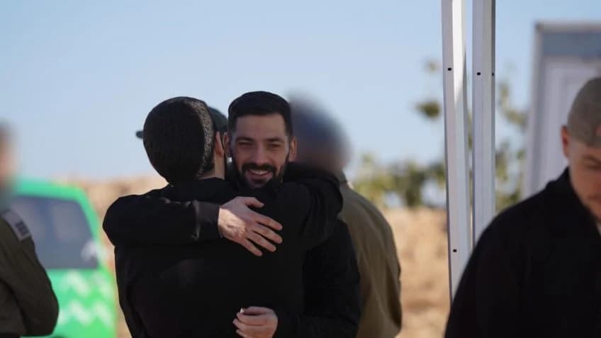 Hamas liberta os últimos 20 reféns israelenses vivos após mais de 700 dias de cativeiro em Gaza