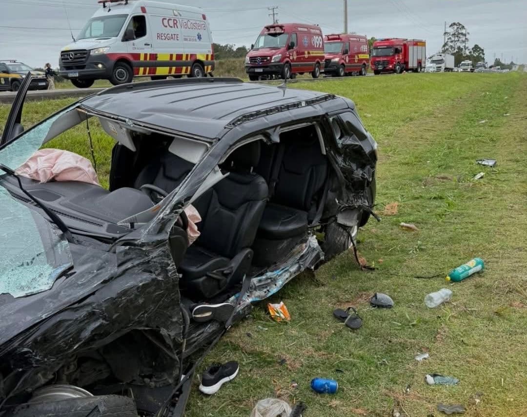 Quatro pessoas ficam feridas em acidente na BR-101, uma em estado grave