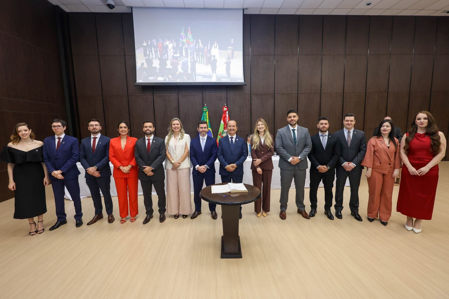 12 novos procuradores do Estado tomam posse