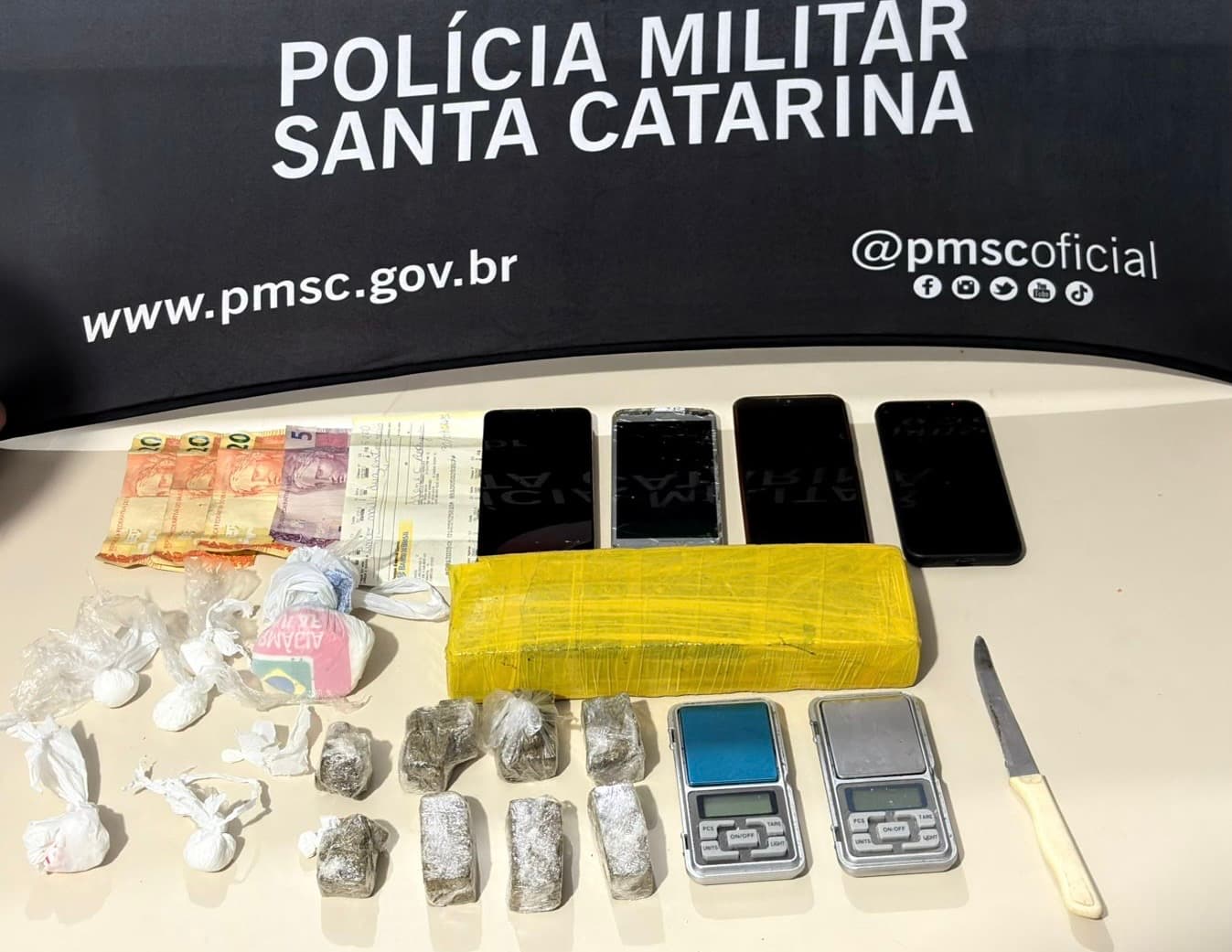 Quase 1kg de maconha é apreendido em casa de traficante