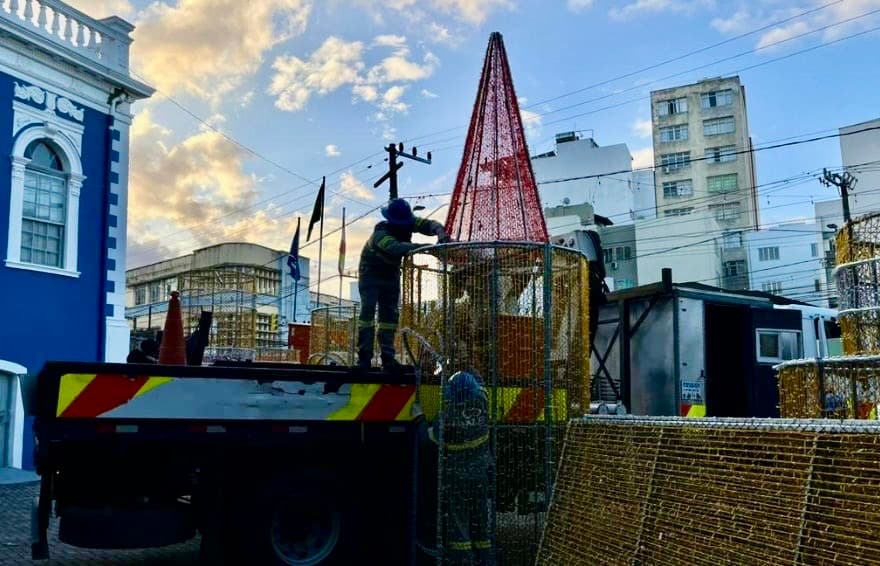 Castelo Diamante é montado em Tubarão e será aceso no domingo (30)