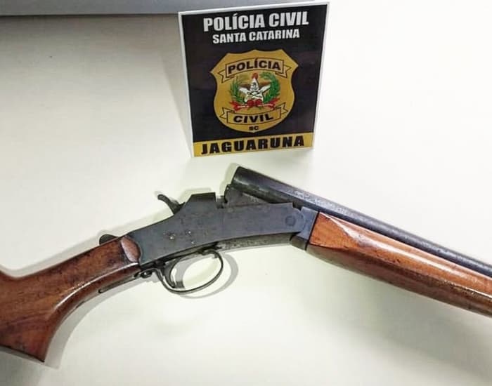 Arma e munições escondidas na casa de idosa pelo filho são apreendidas