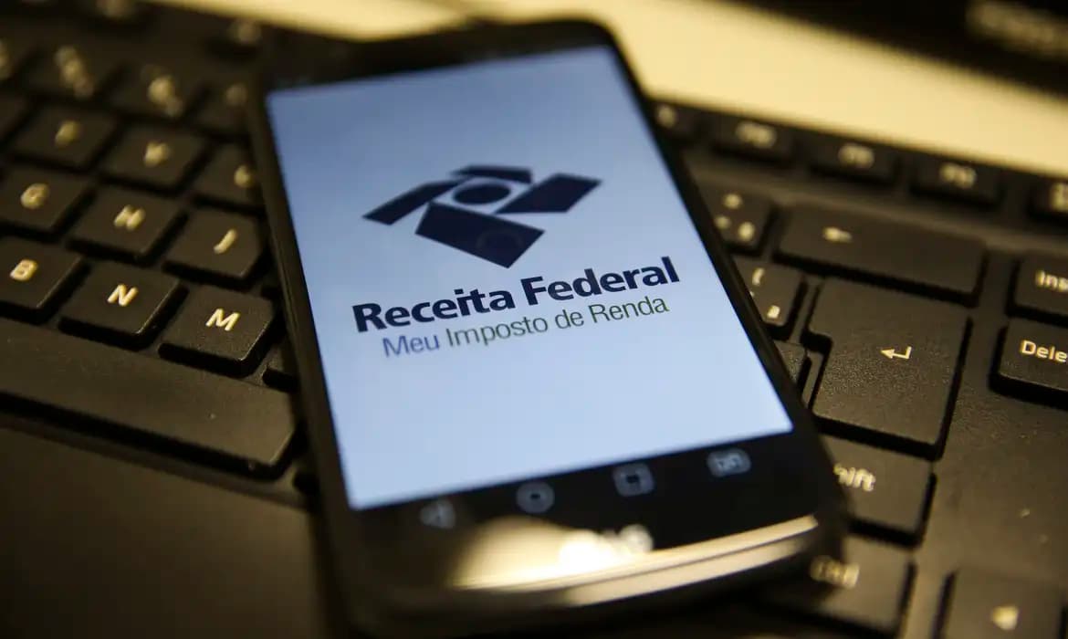 Nova lei dá desconto no Imposto de Renda a quem recebe até R$ 7.350 por mês