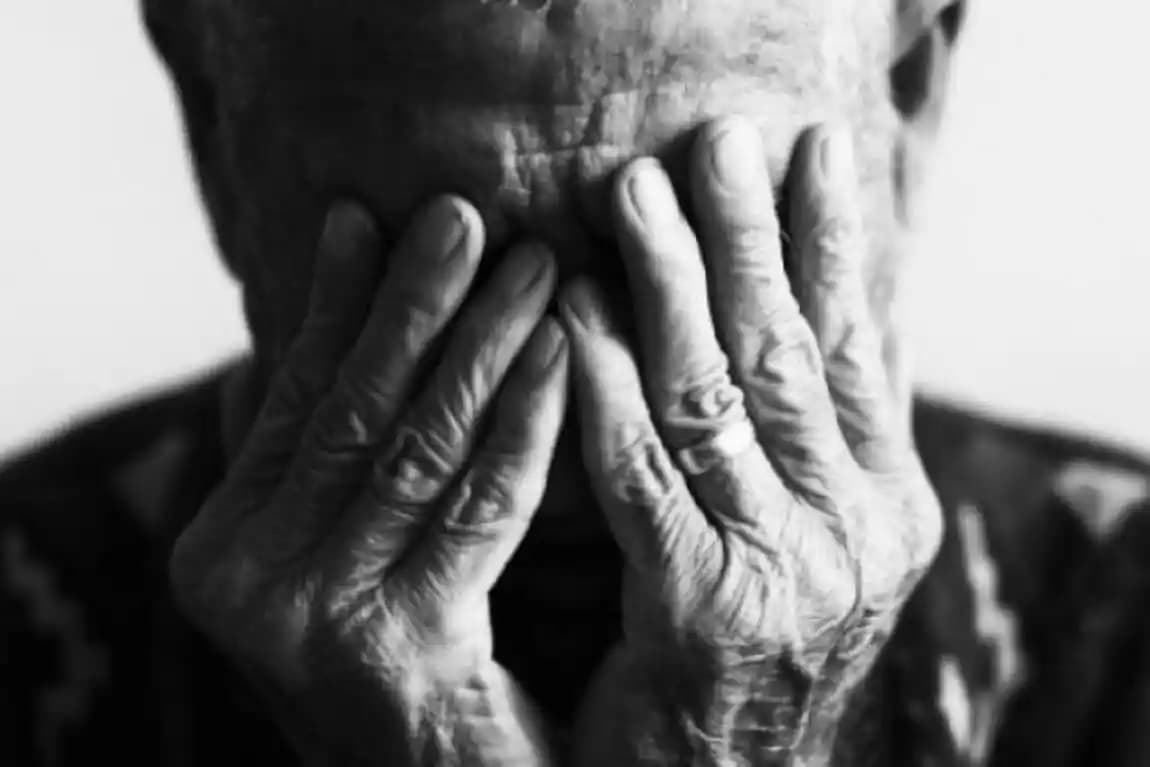 Idoso é agredido com barras de ferro e pedaços de madeira a mando da enteada