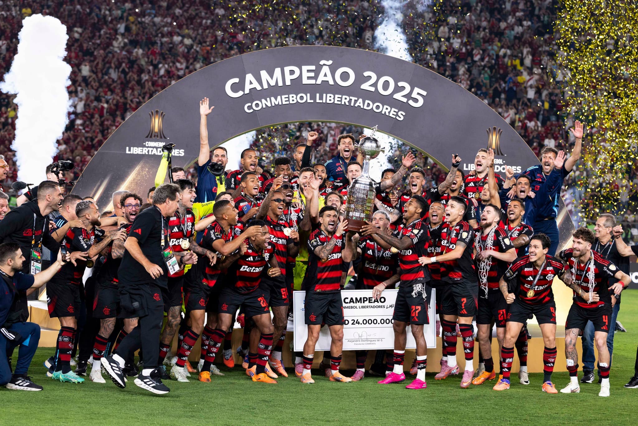 Flamengo conquista o tetracampeonato da Libertadores em vitória histórica sobre o Palmeiras