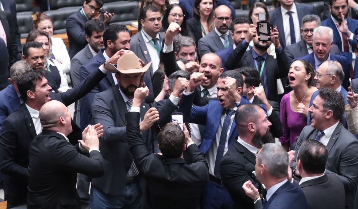 Câmara aprova PL da Dosimetria, projeto que beneficia Bolsonaro e outros condenados