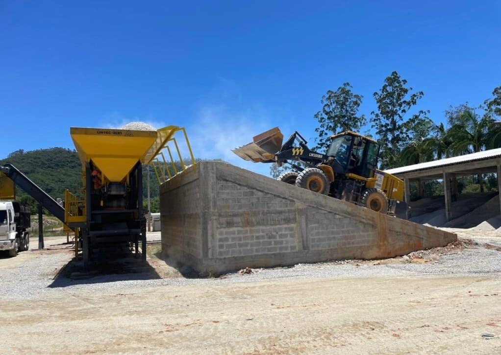 Usina de asfalto da Amurel começa a operar em fase de teste