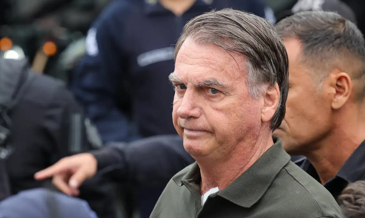 Após novo exame, defesa de Bolsonaro volta a pedir cirurgia de urgência e prisão domiciliar