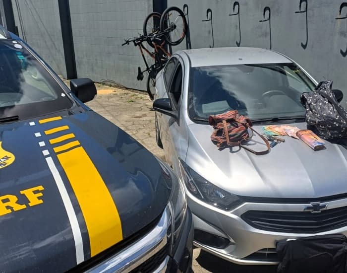 Casal é preso depois de roubar carro e tentar pagar pedágio com o cartão da vítima