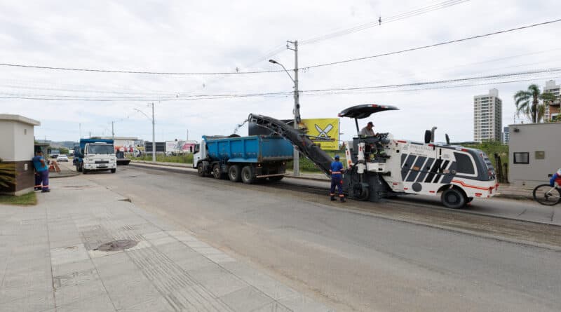 Rua Cândido César Freire Leão está interditada para receber nova sinalização