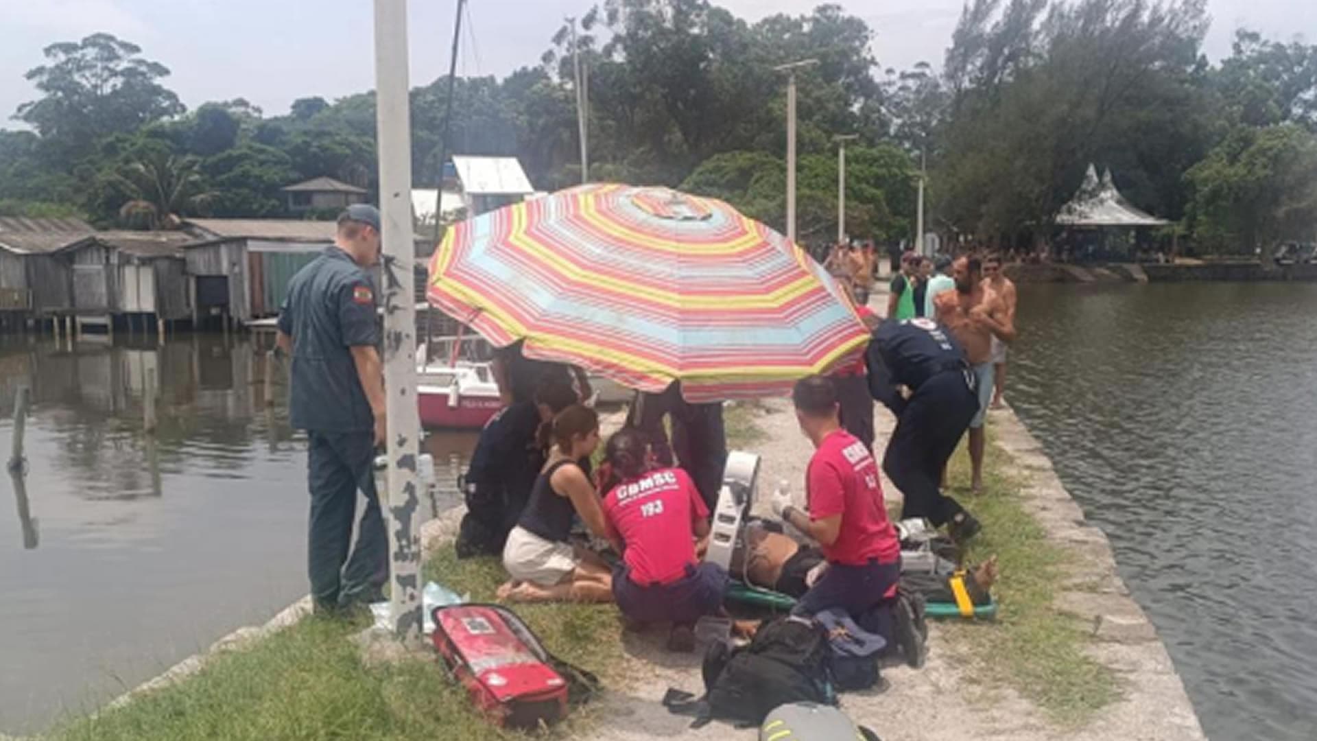 Banhista é reanimado após afogamento e parada cardiorrespiratória