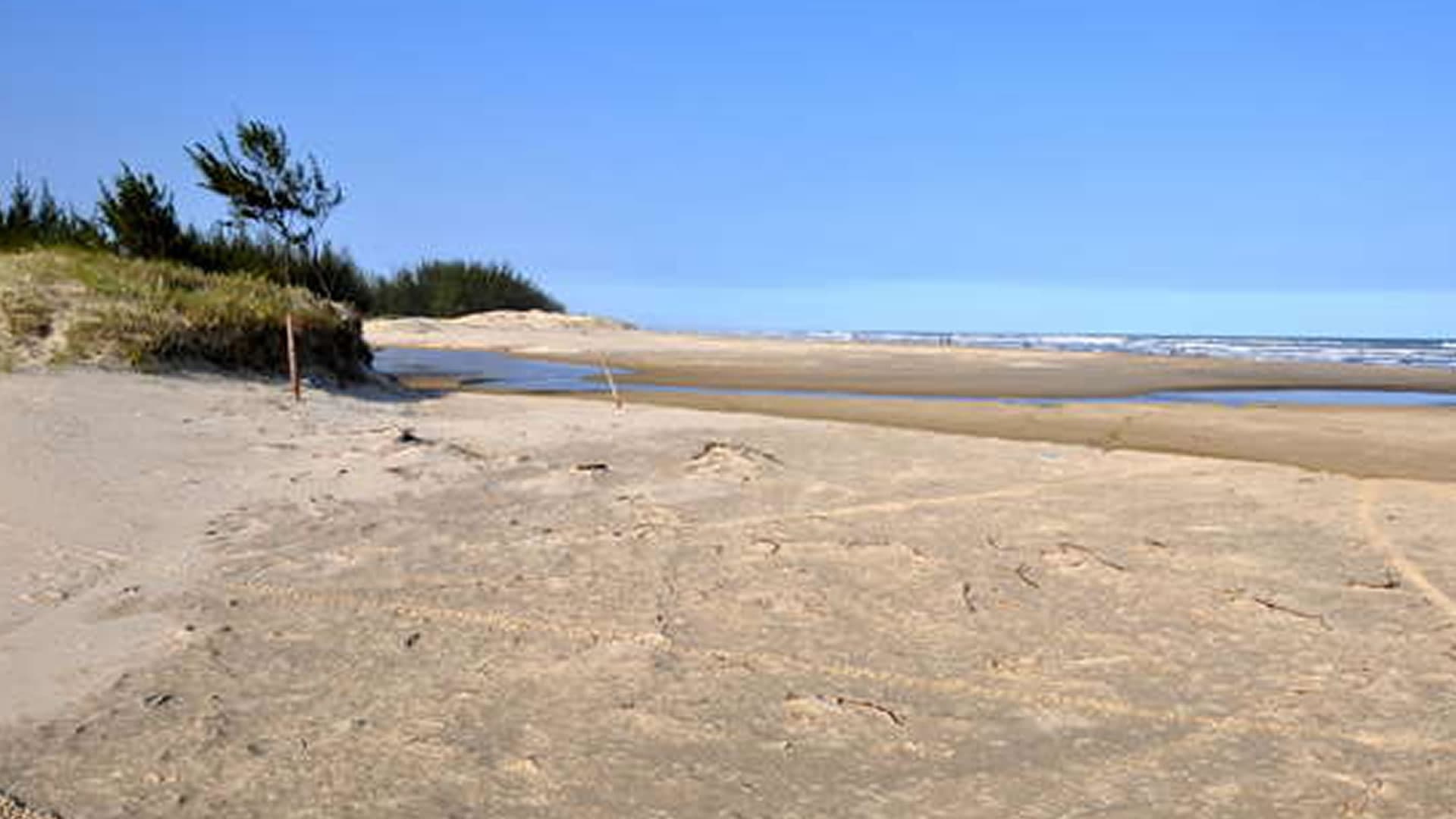 Jovem é resgatado após afogamento em balneário da região