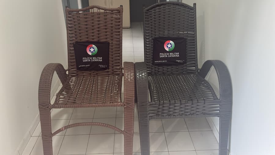 Cadeiras furtadas são recuperadas e comprador acaba preso por receptação