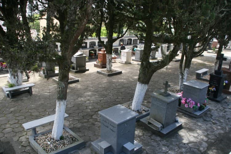 Justiça determina que Laguna assuma administração e regularização de cemitérios