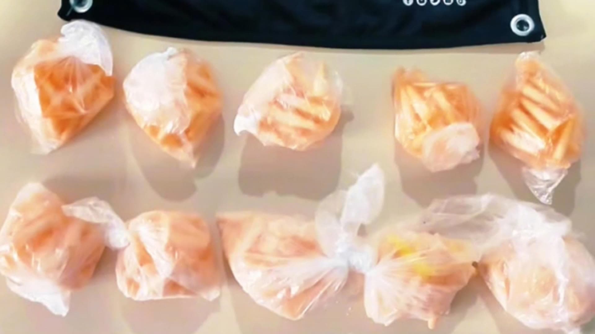 Adolescente é apreendido após esconder 226 pinos de cocaína em mata