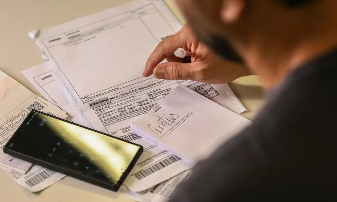 Novo salário mínimo de R$ 1.621 entra em vigor