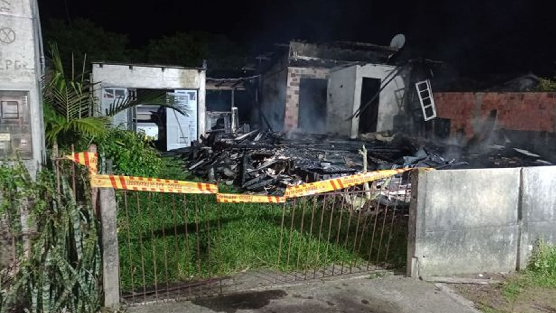 Idoso morre carbonizado durante incêndio em residência no KM 60