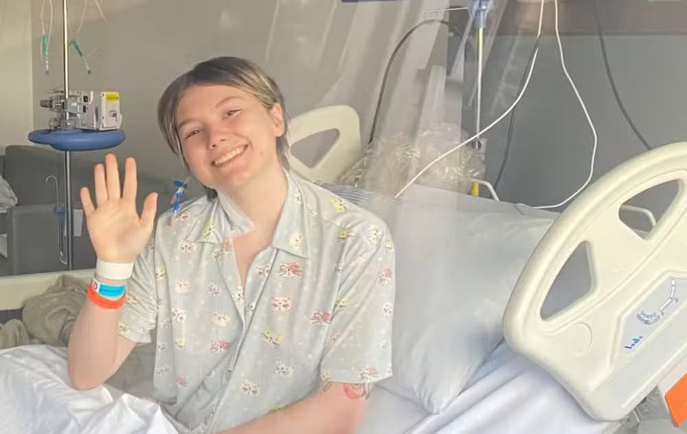 Influenciadora que comoveu o Brasil com relato de câncer terminal morre aos 19 anos