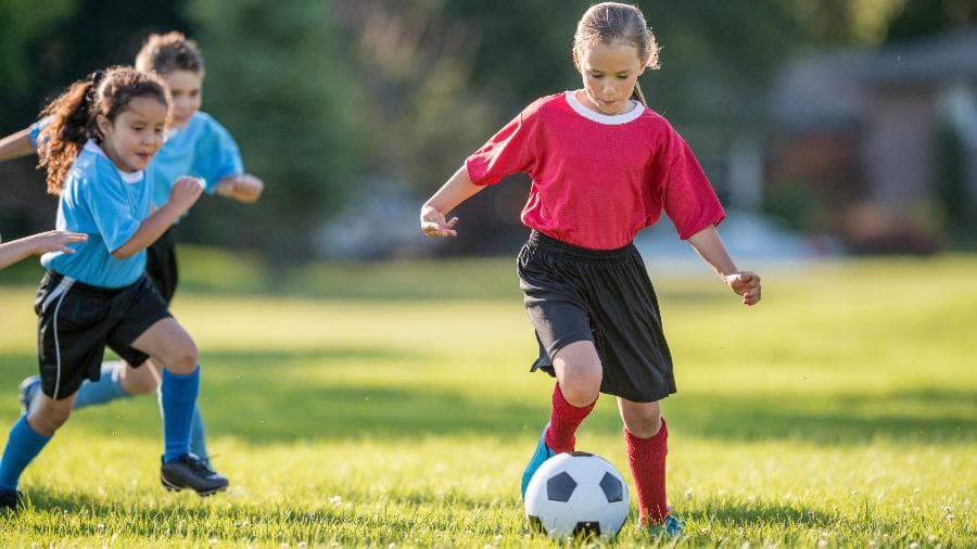 Escolinha de futebol feminino abre inscrições para meninas de 9 a 16 anos
