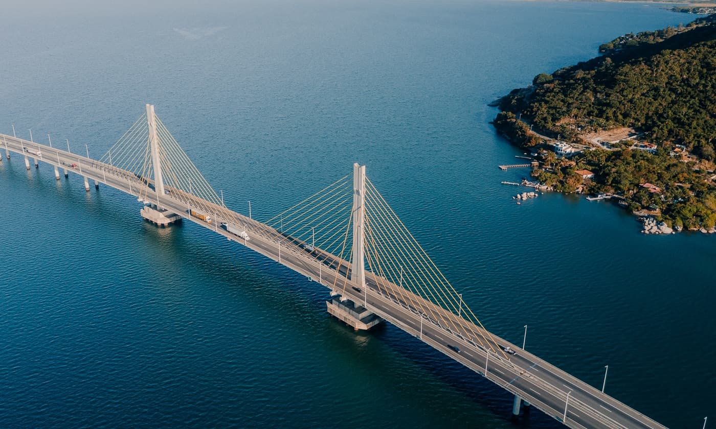 Queda de árvores causa interrupção parcial na iluminação da Ponte Anita Garibaldi