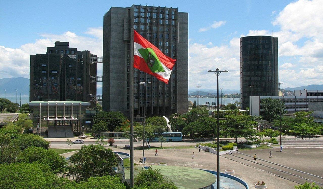 Justiça suspende lei que proibia cotas em universidades estaduais de SC