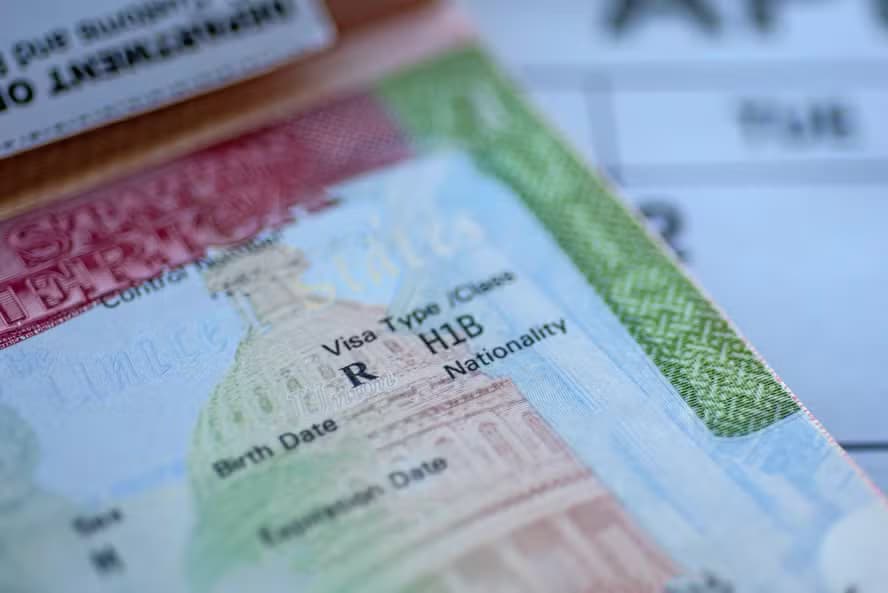 EUA suspendem vistos de imigração para brasileiros e cidadãos de outros 74 países