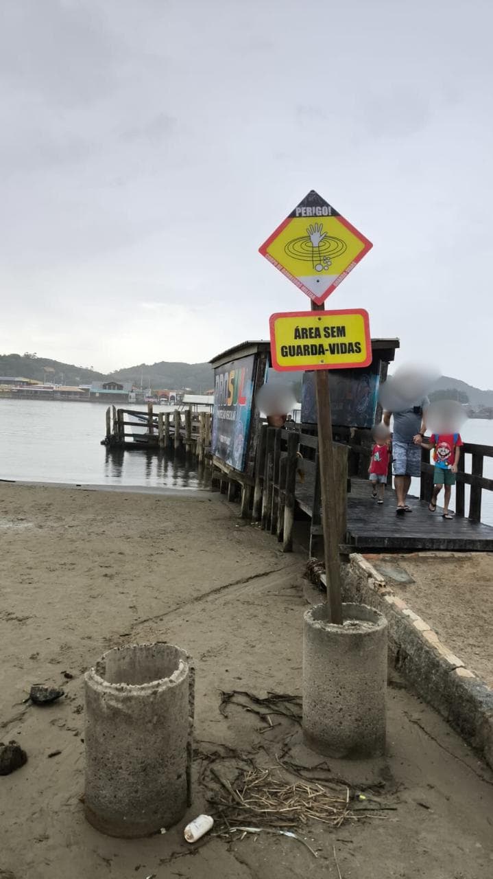 Quatro pessoas da mesma família são resgatadas de afogamento nos Molhes da Barra