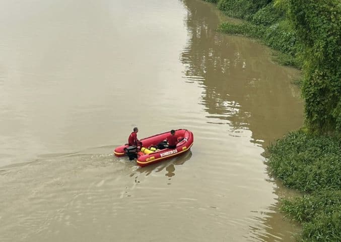Bombeiros realizam buscas por homem desaparecido no Rio Tubarão