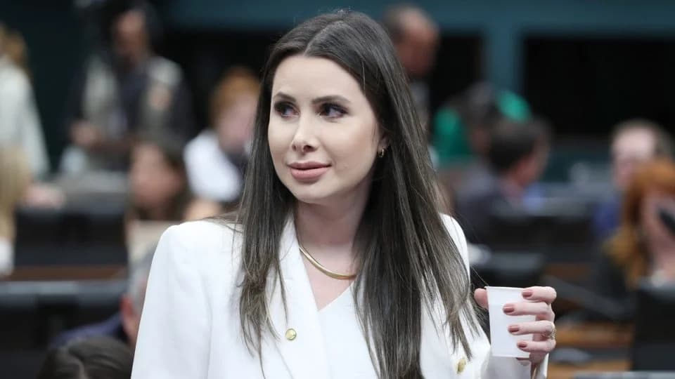 Presidente do PL "atravessa" Jorginho e oferece vaga de vice para Caroline De Toni