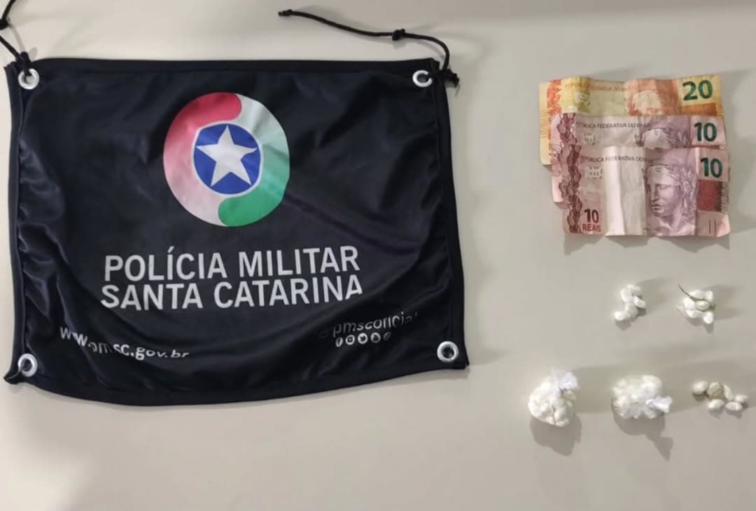 Homem é preso por tráfico de drogas próximo a escolas