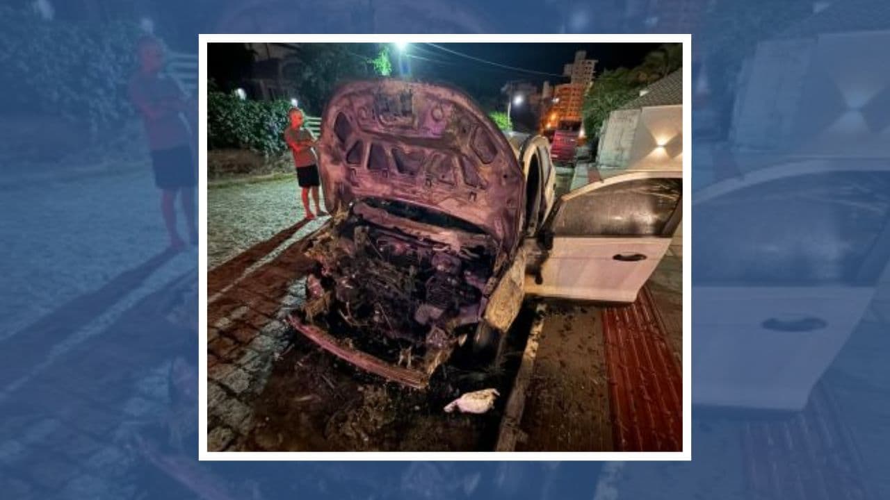 Carro com GNV pega fogo e assusta moradores
