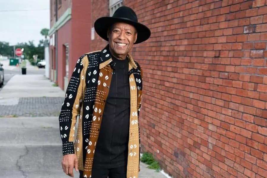 Morre o cantor gospel Ron Kenoly aos 81 anos