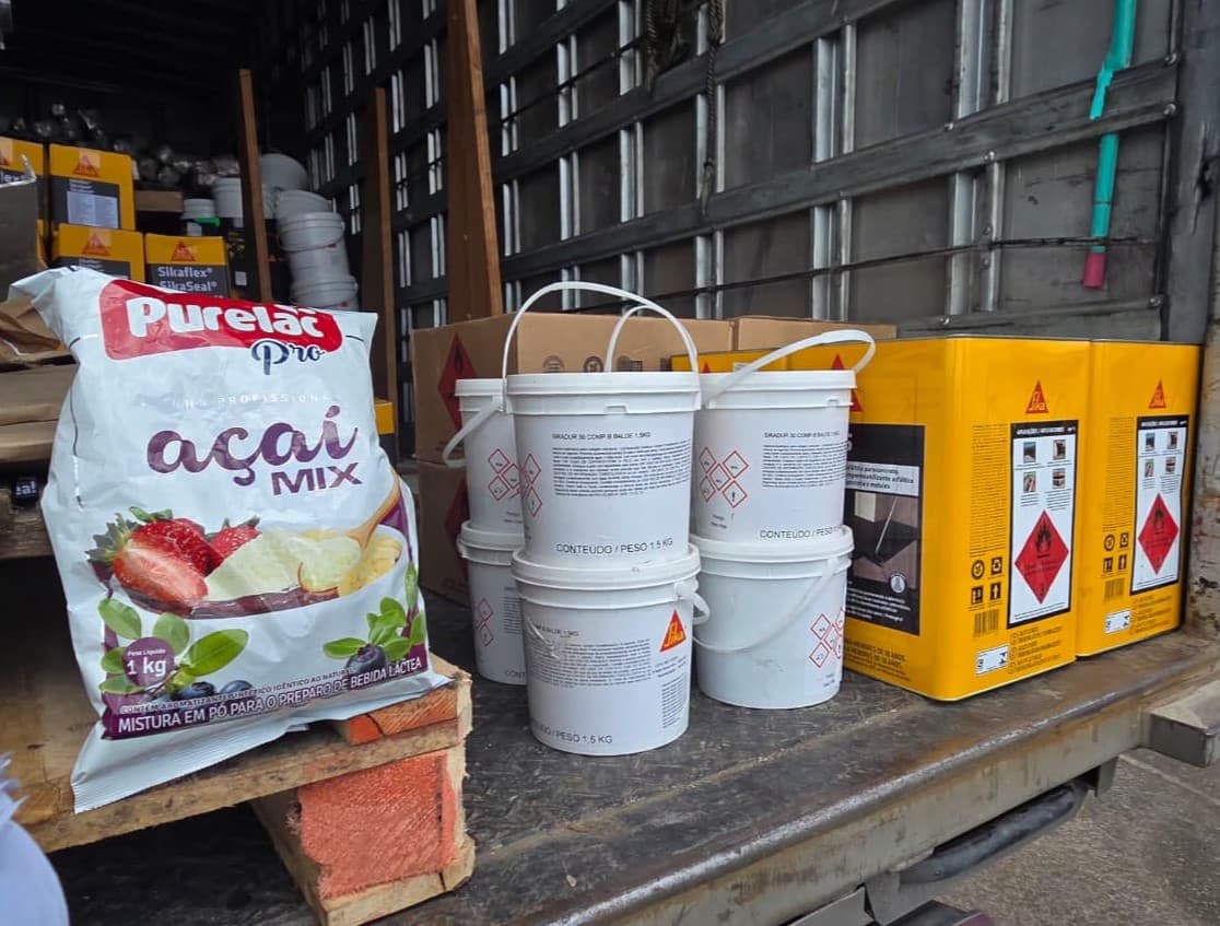 Alimentos são flagrados sendo transportados junto com produtos químicos na BR-101