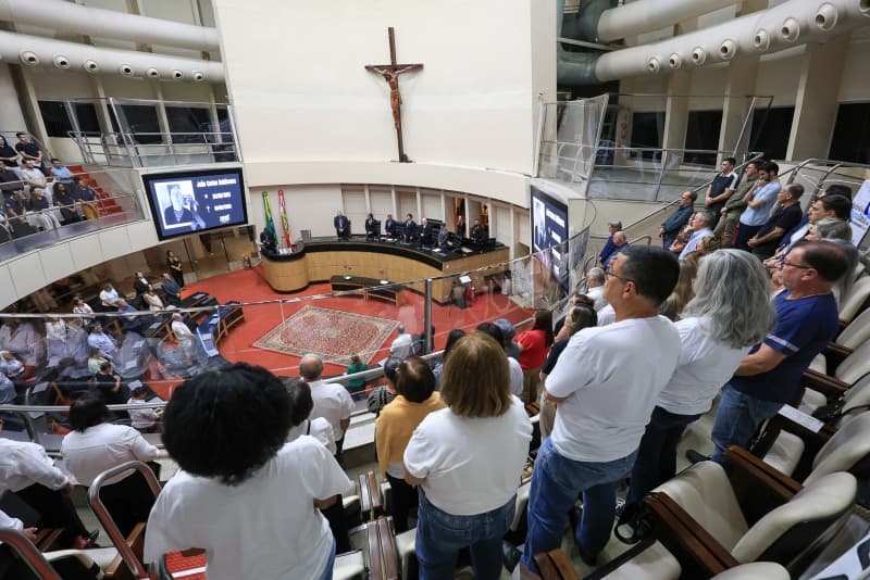 Entidades são homenageadas na Alesc em sessão sobre o direito à moradia