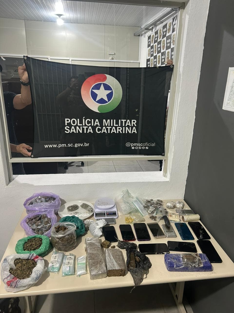 Cinco são presos em operação que desarticulou esquema de tele-entrega de drogas